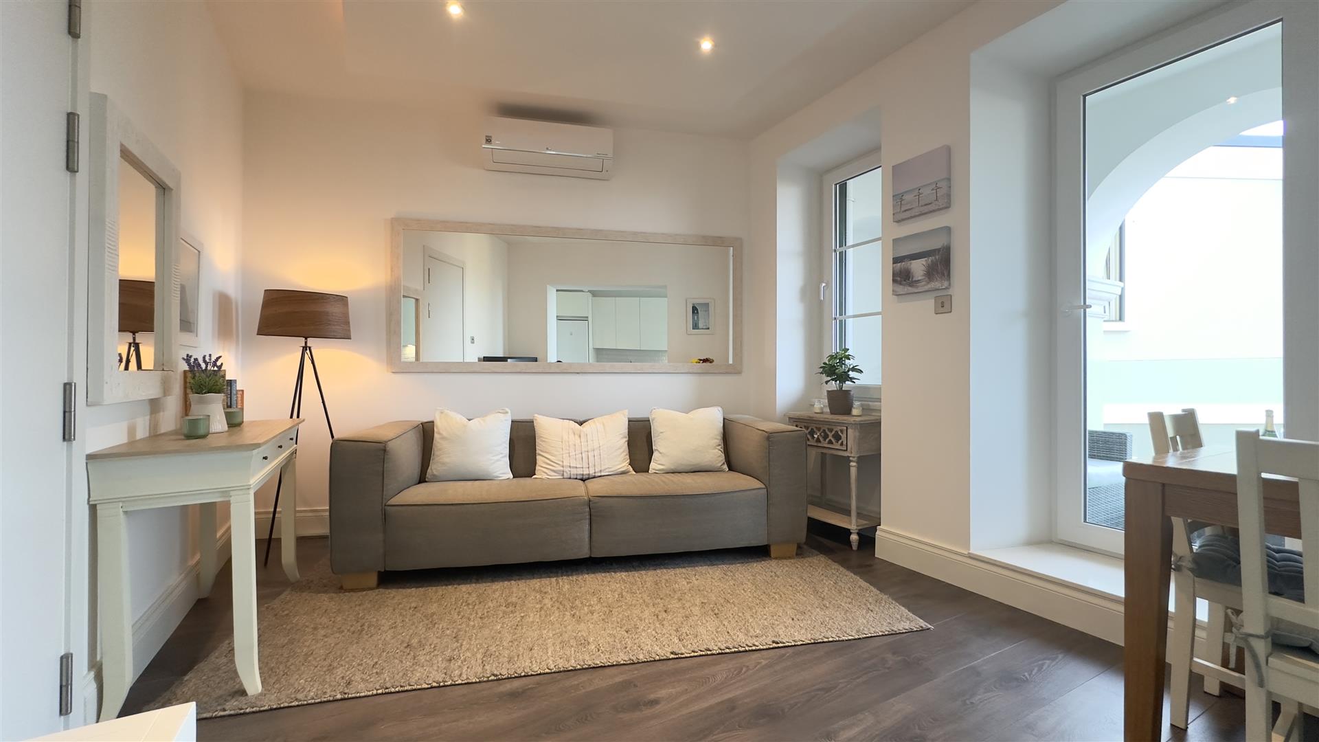 Image of Apartment - 1 Bedrooms - 1 Bathrooms for Rental in The Arches-Gibraltar, Image 1